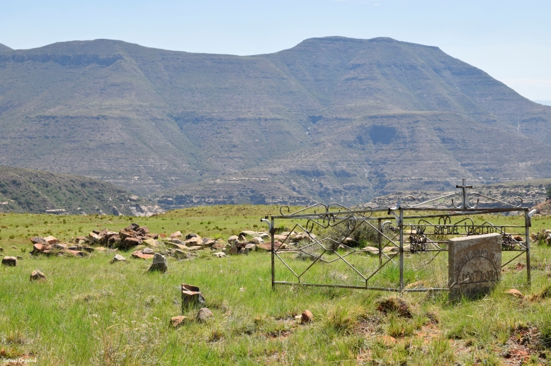 LesothoGraveyard
